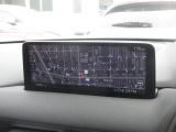 マツダコネクトの10.25インチワイドセンターディスプレイです。『Android Auto』『Apple CarPlay』や独自のコネクテッドサービスに対応したインターフェイスシステムです。