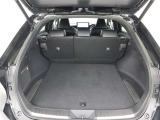 ☆トランクスペースも広く、とっても便利です。バーベキューや釣り、さらにゴルフやボードにも!アクティブに動かれるお客様の強い見方です。後部座席を前方に倒せば広〜いフラットスペースになります!