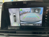 【アラウンドビューモニター】周囲を見渡せる映像で、スムースな駐車をサポートします