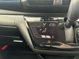 オートエアコンですので温度の調整をしてAUTOボタンを押すだけで自動で風量などを調整してくれます♪