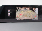 バックカメラの画像です。ガイドラインがスムースな車庫入れをサポートいたします!車庫入れの安心感がアップしますね☆