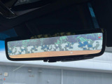 【デジタルインナーミラー】後席の大きな荷物や同乗者で後方が確認しづらい時でも安心!カメラが撮影した車両後方の映像をルームミラー内に表示。クリアな視界で状況の確認が可能です!