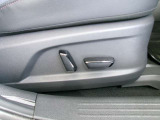 運転席電動パワーシート付で、シート調整が簡単です。
