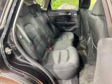 後部座席も気になるようなキズ・汚れやへたり等、大きなダメージはなく、良好な状態です。
