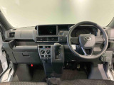 納車前にはプロのメカニックが点検、整備を行いますので安心してお乗り頂けます!!