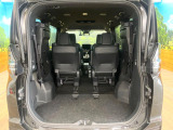 後席を格納すると、これだけの広さが!シーンに合わせたシートアレンジで、大きな荷物も積むことが出来ます♪