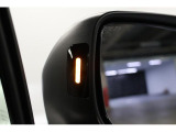 リヤビークルディティクション左右の後方から車やオートバイが近づくとミラーの内側が光りドライバーに注意喚起をしてくれます