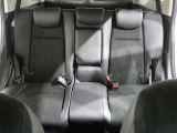 後部座席もゆったり座れます。