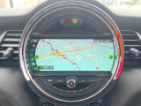 ●MINI純正ナビ:一体感のあるナビは、高級感ある車内を演出してくれます。Bluetooth再生などオーディオ機能も充実しておりますので、運転もより楽しめます♪