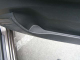 ドアポケットにはペットボトルなどを入れておけるスペースがございます^^