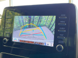 【バックカメラ】駐車時に後方がリアルタイム映像で確認できます。大型商業施設や立体駐車場での駐車時や、夜間のバック時に大活躍!運転スキルに関わらず、今や必須となった装備のひとつです!