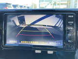 【バックモニター】バックモニターが装着されています。車庫入れが苦手な方もこれがあれば安心ですね。