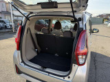 大きな荷物でも後席をスライドさせれば乗せる事が可能です