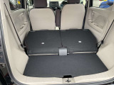 シートを倒してフルフラットに、長い荷物も楽々積み込めます。