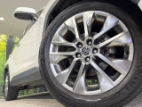 【純正19インチアルミホイール】外観にマッチした純正アルミホイールを装着しております。各種社外アルミホイールや、スタッドレスタイヤも取扱いしております。是非ご相談ください♪