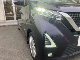 【LEDヘッドライト】高輝度LEDヘッドライトを装備していますので、雨天などの悪天候や夜間走行でも安心して運転できます!良好な視界を確保できるうえ、消費電力も抑えられています。
