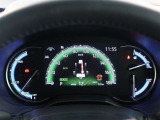 とっても見やすいメーターです。夜間時はラグジュアリーな気分にさせてくれる照明が魅力ですので、夜のドライブも楽しみになりますよ♪