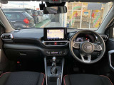 【運転席・インパネまわり】ハンドル・シート・フロアーなど隅々までプロによるクリーニング済み☆彡キレイな車内でドライブが一層快適にお楽しみいただけます!!