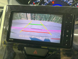 【バックカメラ】駐車時に後方がリアルタイム映像で確認できます。大型商業施設や立体駐車場での駐車時や、夜間のバック時に大活躍!運転スキルに関わらず、今や必須となった装備のひとつです!
