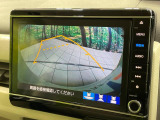 【バックカメラ】駐車時に後方がリアルタイム映像で確認できます。大型商業施設や立体駐車場での駐車時や、夜間のバック時に大活躍!運転スキルに関わらず、今や必須となった装備のひとつです!