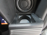 運転席右側のドリンクホルダーです。