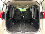 後席を格納すると、これだけの広さが!シーンに合わせたシートアレンジで、大きな荷物も積むことが出来ます♪