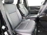 乗り降りしやすい運転席助手席。S-Zグレードのシートになっています!
