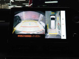 パノラミックビュ-モニタ-が付いているので、運転席から確認しにくい車両周辺の状況を把握出来ます。