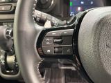 ステアリングにオーディオ操作スイッチが付いています。オーディオ画面に直接タッチしなくても操作が出来ますので、運転に集中できます。
