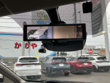 【インテリジェントルームミラー】切替レバーで後方を見やすく映像にできます。