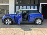 MINI NEXT 山形は、MINI 正規ディーラーとして設立され、数々のMINIとお客様との運命的な出逢いをお手伝いさせていただきました。これからもお客様とMINIの出逢いをサポートいたします。
