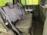 後部座席も気になるようなキズ・汚れやへたり等、大きなダメージはなく、良好な状態です。
