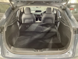 リアシートも簡単格納ができ、大きな荷物もらくらく収納できます!