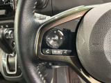 ステアリングにオーディオ操作スイッチが付いています。オーディオ画面に直接タッチしなくても操作が出来ますので、運転に集中できます。