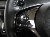 ハンドルにオーディオの操作スイッチが装備されています!視線を前方から外さずハンドルから手を離さずに操作できるのでとっても安全ですね♪