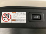 パワーバックドアは荷物の出し入れがしやすい優れものです!スイッチひとつで重いバックドアが締まります!日用品の大量買い出しにも大活躍します!