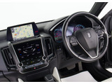 使いやすさや安全性を追求したステアリング周り!高級車ゆえにスイッチ類が多いのも特徴ですね!考え尽くされた配置ですぐに使いこなす事が出来ますのでご安心下さい!是非、体感してみて下さい!!