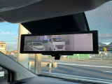 悪天候や荷物で後方の確認がしにくい時もミラーに映像で映してくれるインテリジェントルームミラーです。