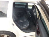 高級車のお約束本革シートです。