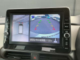 駐車時の強い味方アラウンドビューモニター付。空から見下ろす視点で全方位死角なし!