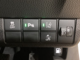 パーキングセンサーや横滑りを防ぐVSA等のスイッチ類は運転席の右側、手の届きやすい位置にあります。