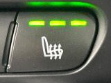 ●フロントシートヒーティング:運転席・助手席共に三段階で調節が可能なシートヒーターを装備しております。季節を問わず快適にご使用いただけます。