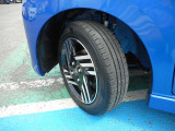 14インチ純正アルミ装着で、タイヤ溝も十分あります!