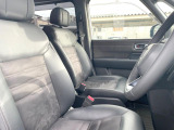 運転席シート廻りは使用感も少なく、良好な状態となっています。前オーナー様が丁寧に使っていたことがよくわかりますね。