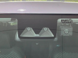 【スマートアシスト】走行中に前方の車両等を認識し、衝突しそうな時は警報とブレーキで衝突回避と被害軽減をアシスト。より安全にドライブをお楽しみいただけます。