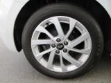 全車両に標準装備の純正アルミホイールは、純正ならではのバランスの良いデザインと、走行安定性をお楽しみ頂けます。