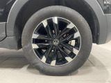 20560R16タイヤに専用アルミホイールを装備しております。アルミホイールは傷も無く綺麗です。