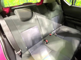 後部座席も気になるようなキズ・汚れやへたり等、大きなダメージはなく、良好な状態です。