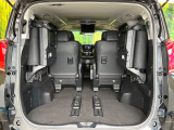 後席を格納すると、これだけの広さが!シーンに合わせたシートアレンジで、大きな荷物も積むことが出来ます♪