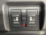 【両側パワースライドドア】スマートキーや運転席のスイッチで後席両側スライドドアの開閉が可能♪電動だから力を入れてドアを開ける必要が無く、小さなお子様でも簡単に開け閉めでき快適です♪